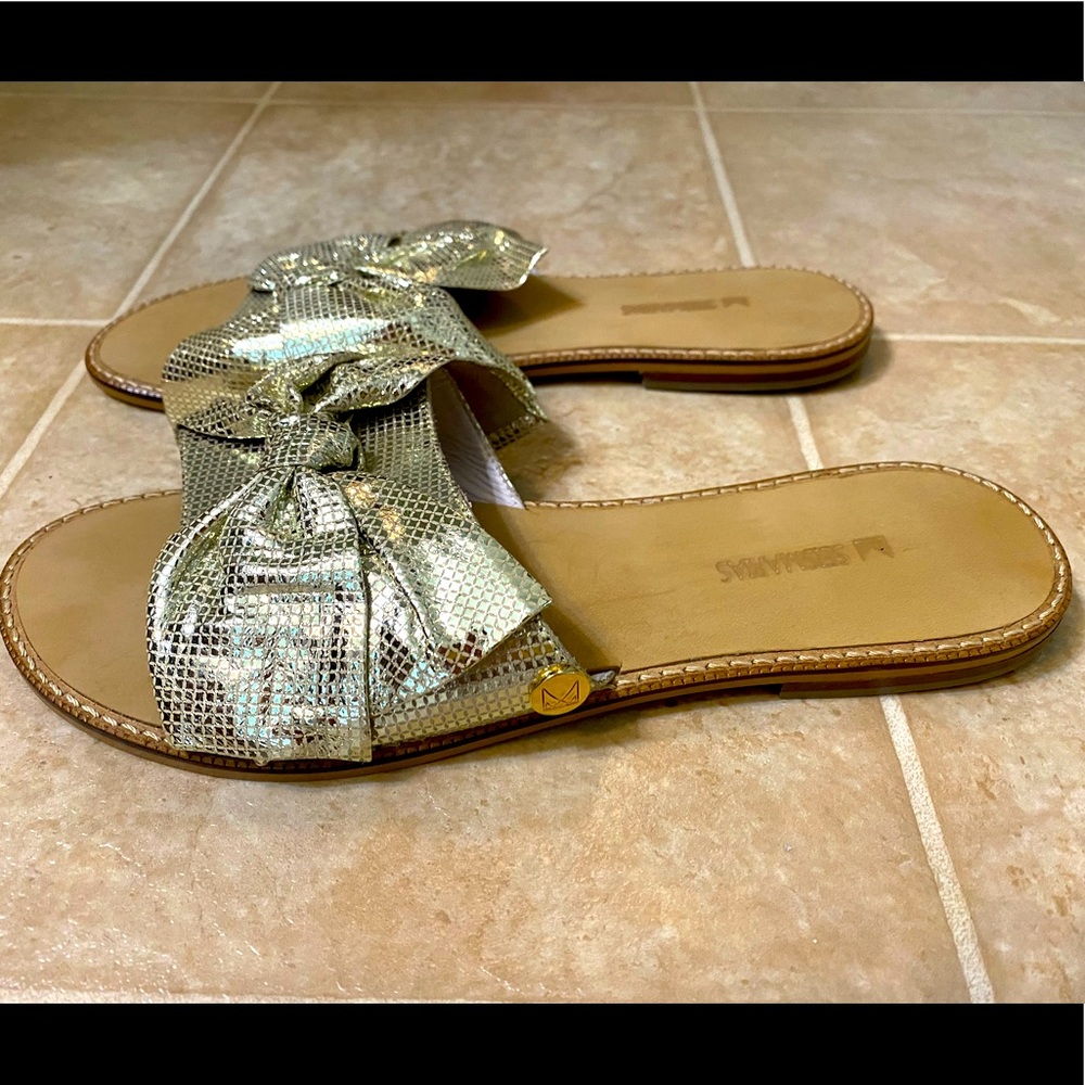 Flat sandals leather